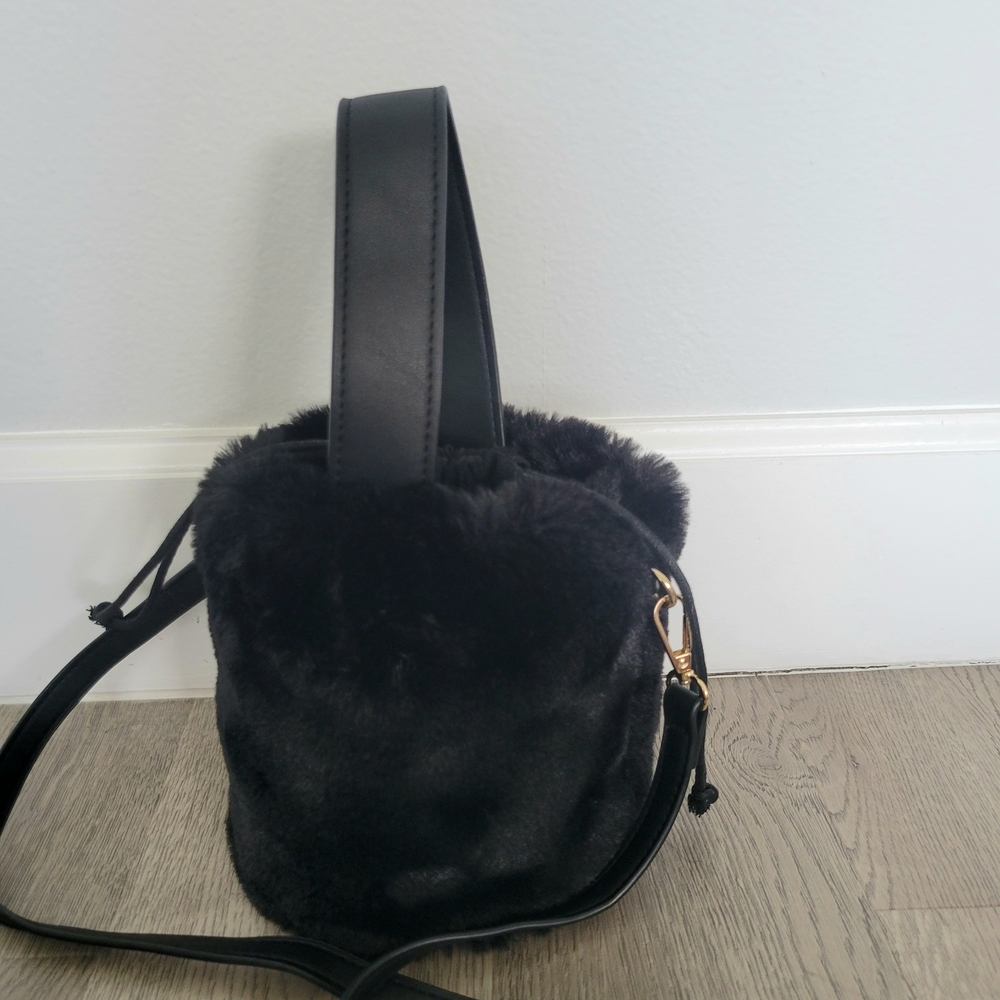 MOST WANTED (MW) Small Black Faux Fur Bucket Crossbody Bag
